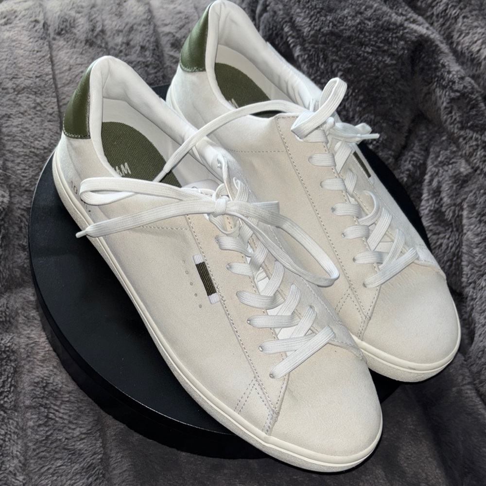 H&M White and Green Sneakers Minimalist Design